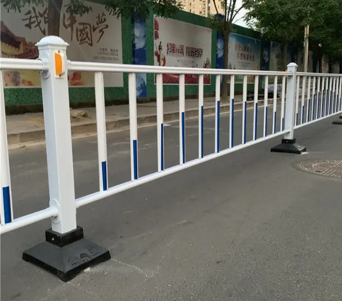 灵山道路中间护栏